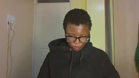 pretty_kemmy online show from 10, 10, 2025