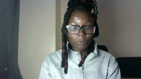 pretty_kemmy online show from 12, 10, 2025