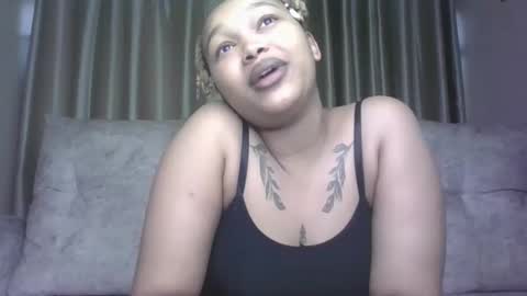 Snapshot of pretty_little_baibe chatting on 21, 11, 2025 Tracy online show from 21, 11, 2025
