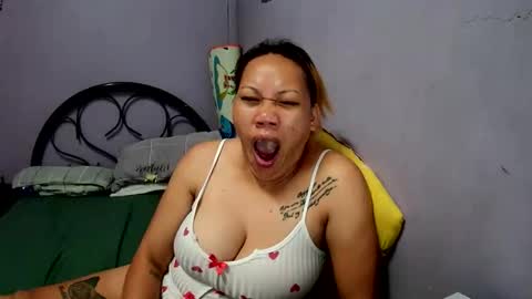 Snapshot of pretty_lyn08 chatting on 1, 6, 2026 pretty_lyn08 online show from 1, 6, 2026