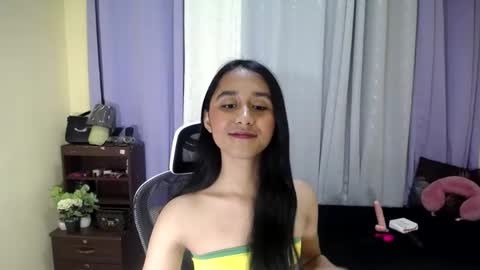 Snapshot of pretty_morenaxx chatting on 11, 3, 2025 Marimar online show from 11, 3, 2025