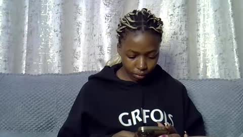 pretty_petite24 online show from 12, 9, 2025