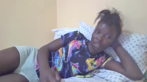 pretty_petite_ebony online show from 6, 1, 2025