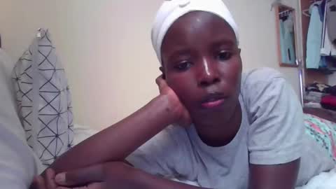 pretty_petite_ebony online show from 19, 10, 2025