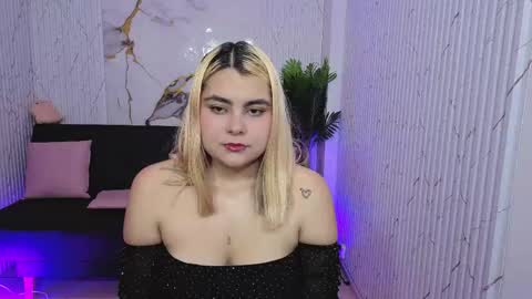 pretty_tay online show from 10, 4, 2026
