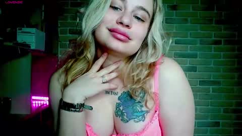 Snapshot of prettyaliceee chatting on 8, 1, 2025 Alice online show from 8, 1, 2025