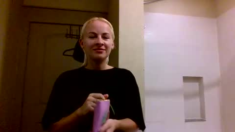Snapshot of prettybabypetite chatting on 13, 11, 2025 Missy Jack online show from 13, 11, 2025