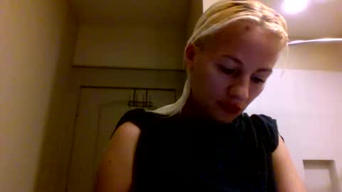 Snapshot of prettybabypetite chatting on 17, 11, 2025 Missy Jack online show from 17, 11, 2025