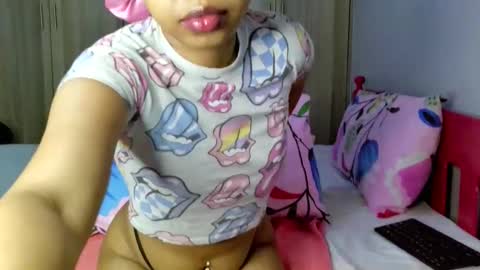Snapshot of prettybigclit_ebony chatting on 23, 10, 2025 prettybigclit_ebony online show from 23, 10, 2025