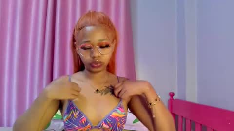 Snapshot of prettybigclit_ebony chatting on 19, 11, 2025 prettybigclit_ebony online show from 19, 11, 2025