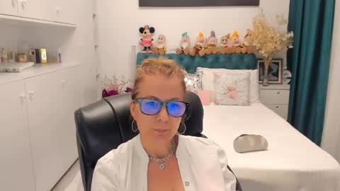 Snapshot of prettyblackeyes chatting on 5, 6, 2026 wilma online show from 5, 6, 2026