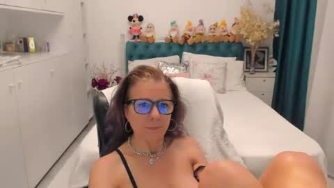 Snapshot of prettyblackeyes chatting on 11, 6, 2026 wilma online show from 11, 6, 2026