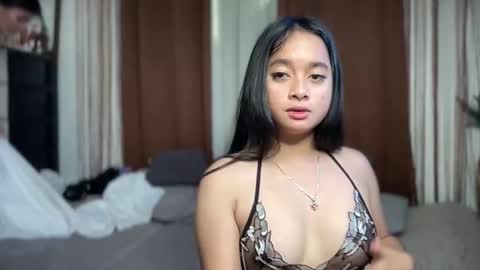 Snapshot of prettylittle_lady chatting on 11, 11, 2025 prettylittle_lady online show from 11, 11, 2025