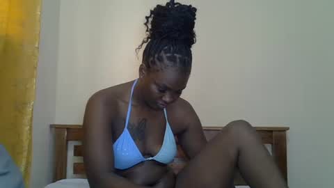 Snapshot of prettyliz30 chatting on 7, 7, 2026 LILIAN online show from 7, 7, 2026