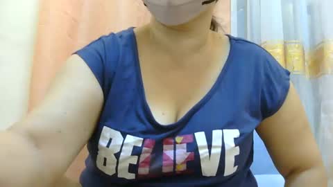 Snapshot of prettynhing chatting on 3, 10, 2025 Nhing online show from 3, 10, 2025