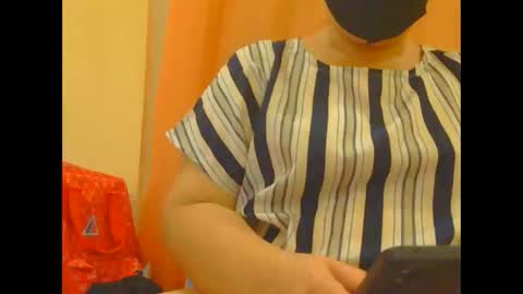 Snapshot of prettynhing chatting on 27, 10, 2025 Nhing online show from 27, 10, 2025