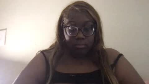 Prettypoohxo online show from 6, 4, 2026