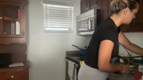 Snapshot of prettyyykittyyy22 chatting on 23, 9, 2025 prettyyykittyyy22 online show from 23, 9, 2025