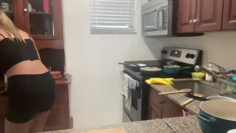 Snapshot of prettyyykittyyy22 chatting on 16, 10, 2025 prettyyykittyyy22 online show from 16, 10, 2025