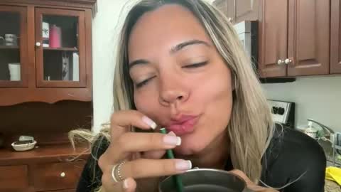 Snapshot of prettyyykittyyy22 chatting on 1, 11, 2025 prettyyykittyyy22 online show from 1, 11, 2025