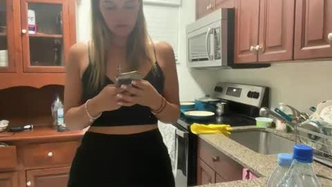 Snapshot of prettyyykittyyy22 chatting on 8, 11, 2025 prettyyykittyyy22 online show from 8, 11, 2025