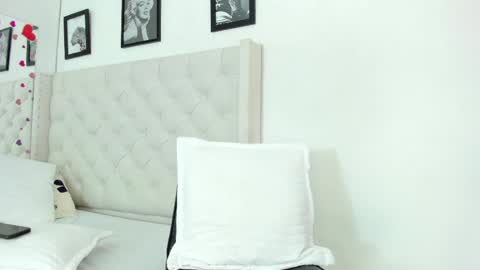 Mia Villany  online show from 6, 4, 2026