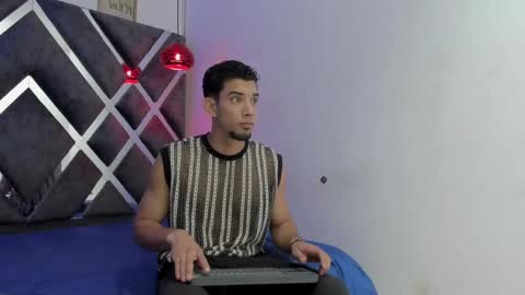 prince_arthur77 online show from 26, 1, 2025