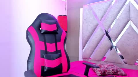 prince_arthur77 online show from 2, 11, 2025