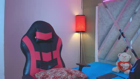 prince_arthur77 online show from 19, 4, 2026