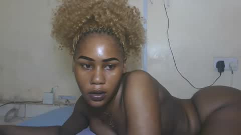 Snapshot of princesssweetass2 chatting on 4, 11, 2025 FENNY online show from 4, 11, 2025