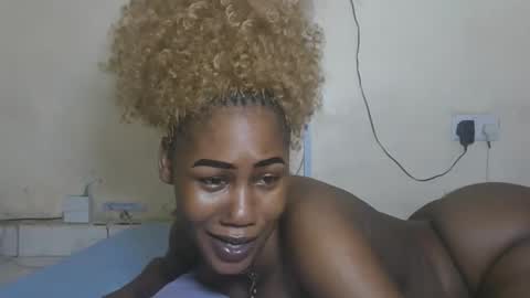 Snapshot of princesssweetass2 chatting on 5, 11, 2025 FENNY online show from 5, 11, 2025