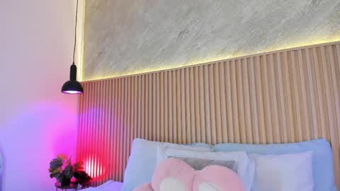 Profana Red online show from 4, 4, 2026