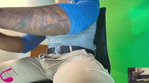 Snapshot of proudlyblack30 chatting on 16, 11, 2025 sergeant. online show from 16, 11, 2025