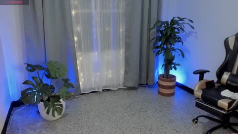    INDEPENDENT MODEL online show from 7, 2, 2025