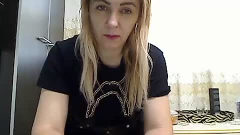 Snapshot of pryncess_sweety chatting on 3, 11, 2025 Pryncess sweety online show from 3, 11, 2025