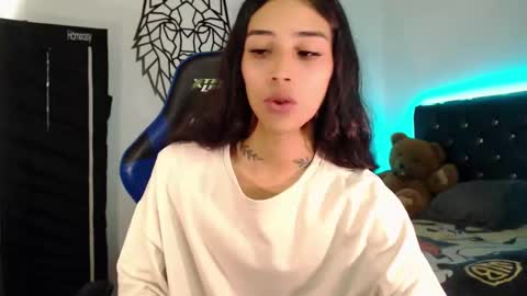 Snapshot of pupi_wolf chatting on 6, 11, 2025 Cris online show from 6, 11, 2025