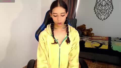 Snapshot of pupi_wolf chatting on 28, 11, 2025 Cris online show from 28, 11, 2025