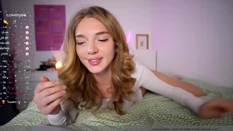 Snapshot of purple_baby chatting on 12, 1, 2025 Sasha wait you here 6 of November. will celebrate my B- day online show from 12, 1, 2025