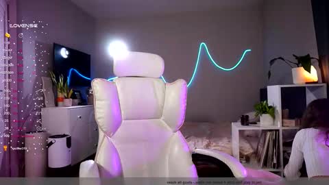 Snapshot of purple_baby chatting on 21, 11, 2025 Sasha wait you here 6 of November. will celebrate my B- day online show from 21, 11, 2025