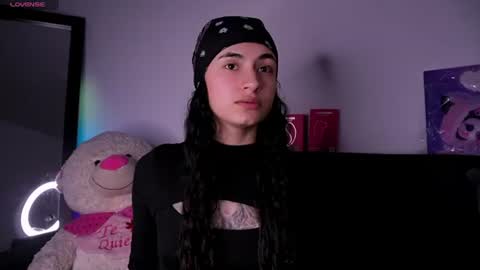 Snapshot of purplesnake_ chatting on 7, 7, 2026 Alynn online show from 7, 7, 2026