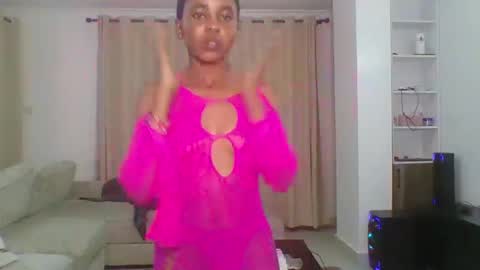 Snapshot of pussiey_tightte chatting on 9, 9, 2025 Sweetpie online show from 9, 9, 2025