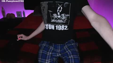 Snapshot of pussylover2182 chatting on 12, 11, 2025 pussylover2182 online show from 12, 11, 2025