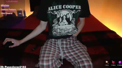 Snapshot of pussylover2182 chatting on 26, 11, 2025 pussylover2182 online show from 26, 11, 2025