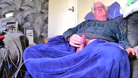 Genital sucker online show from 19, 4, 2026