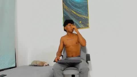 Snapshot of pyke_cum chatting on 5, 2, 2025 pyke_cum online show from 5, 2, 2025