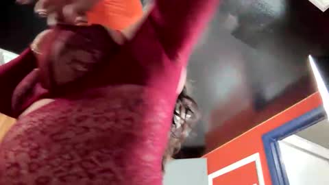 quecosatanrica online show from 23, 10, 2025