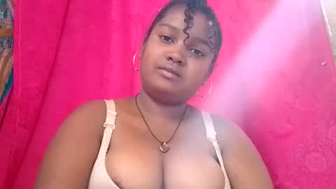 Snapshot of queen01love chatting on 26, 11, 2025 queen01love online show from 26, 11, 2025