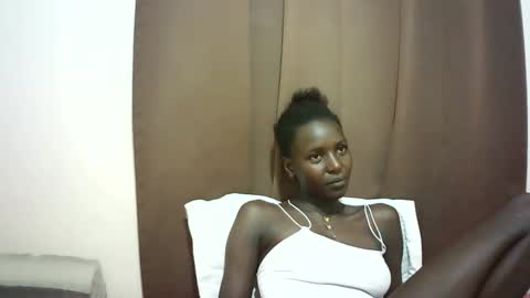 Snapshot of queen_0012 chatting on 18, 4, 2026 asher online show from 18, 4, 2026