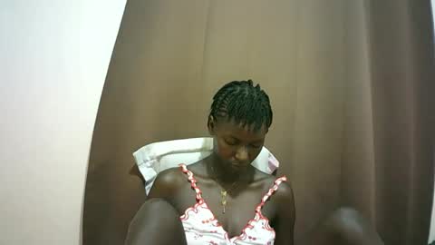 Snapshot of queen_0012 chatting on 21, 4, 2026 asher online show from 21, 4, 2026