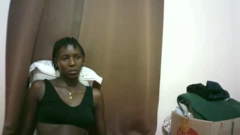 Snapshot of queen_0012 chatting on 25, 4, 2026 asher online show from 25, 4, 2026